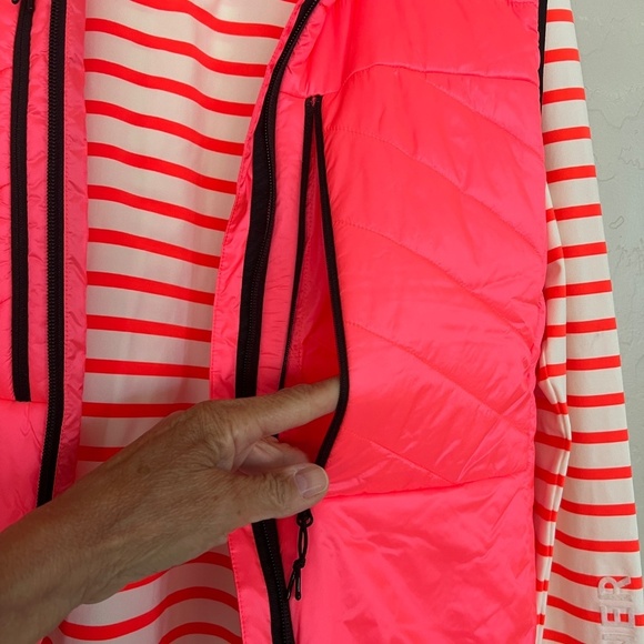 BOGNER VEST 1/4 ZIP TOP SET SZ 8-10 M STRIPED ATHLETIC PERFORMANCE BOLD MODERN - Picture 5 of 13